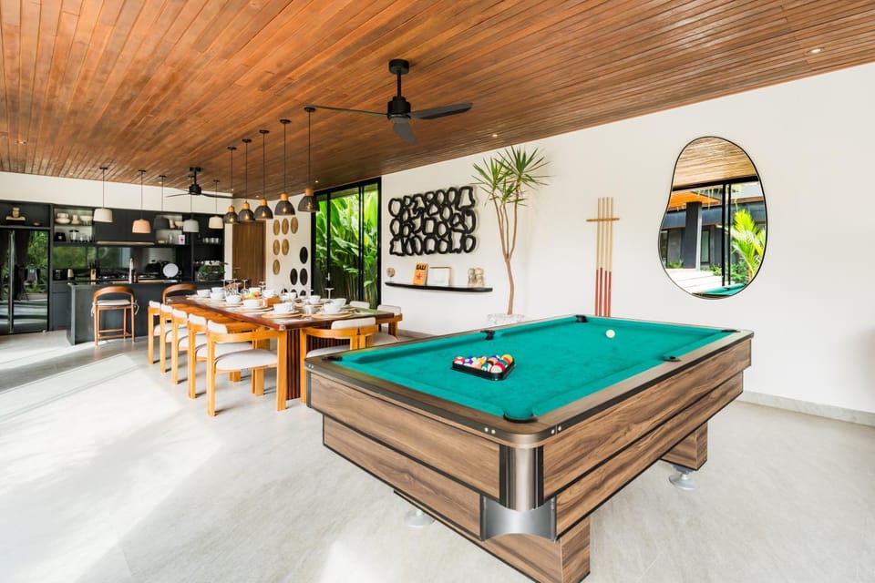 Billiard, Game Room, Dining area