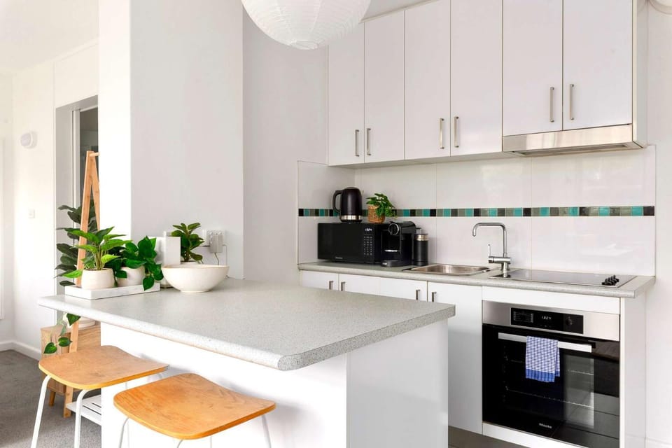 Kirribilli Style & Bright 1bed Balcony & Parking Apartment in Sydney