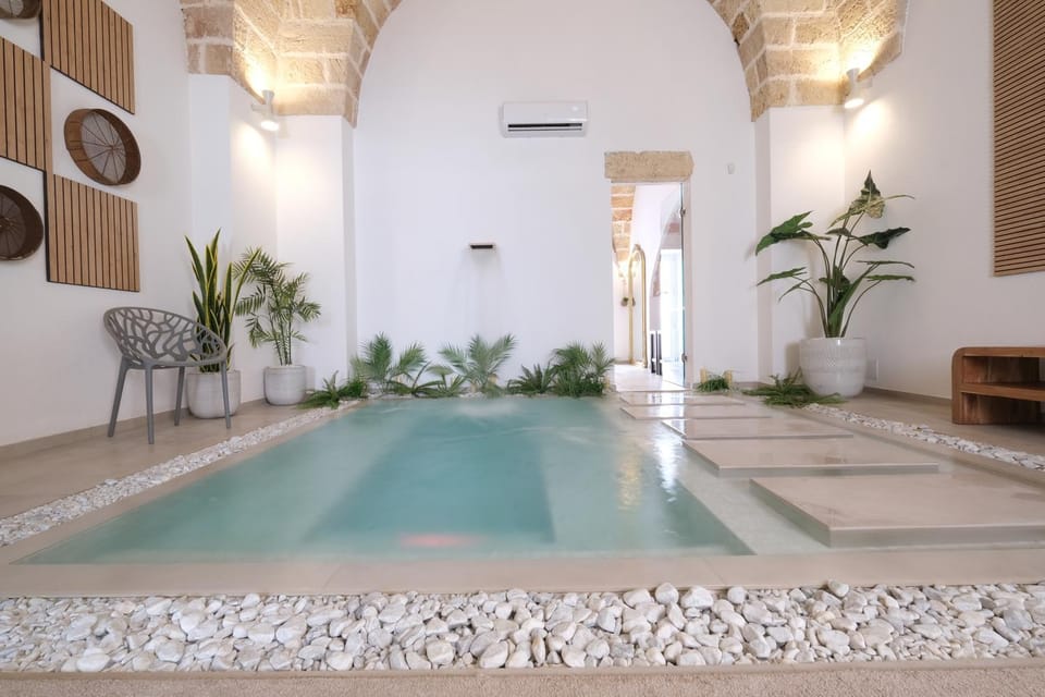 Pool view, Swimming pool, Swimming pool, air conditioner