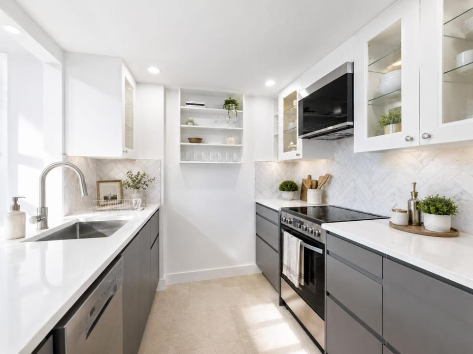 Stylish 3 Bedroom Home Near BC Place Rogers Arena and SkyTrain Apartment in Vancouver
