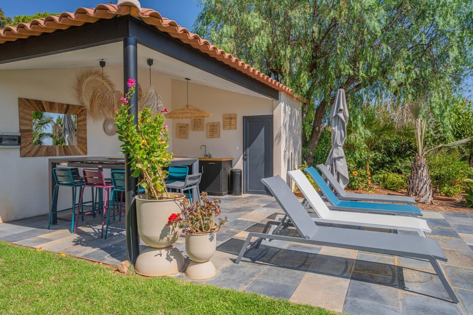 VILLA LAEWEEN By Terrys Homes Villa in Hyères