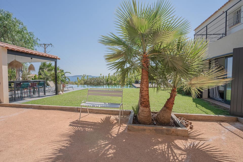 VILLA LAEWEEN By Terrys Homes Villa in Hyères