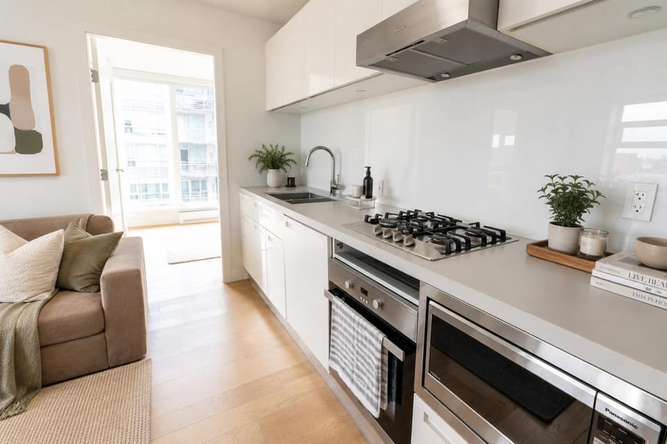 Rare 3BR Suite in Vancouver Walk to BC Place Rogers Arena and Transit Apartment in Vancouver