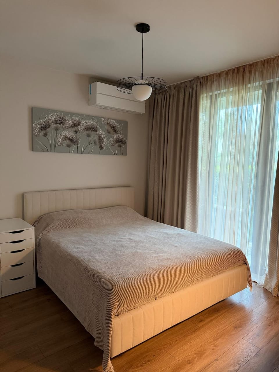 Sunny Flat Near the Beach & Pool View Apartment in Varna