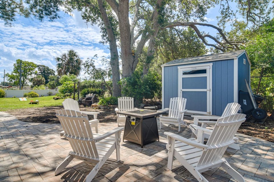 Newly Listed Home! 3 Mi to Beach w/ Fire Pit House in Seminole