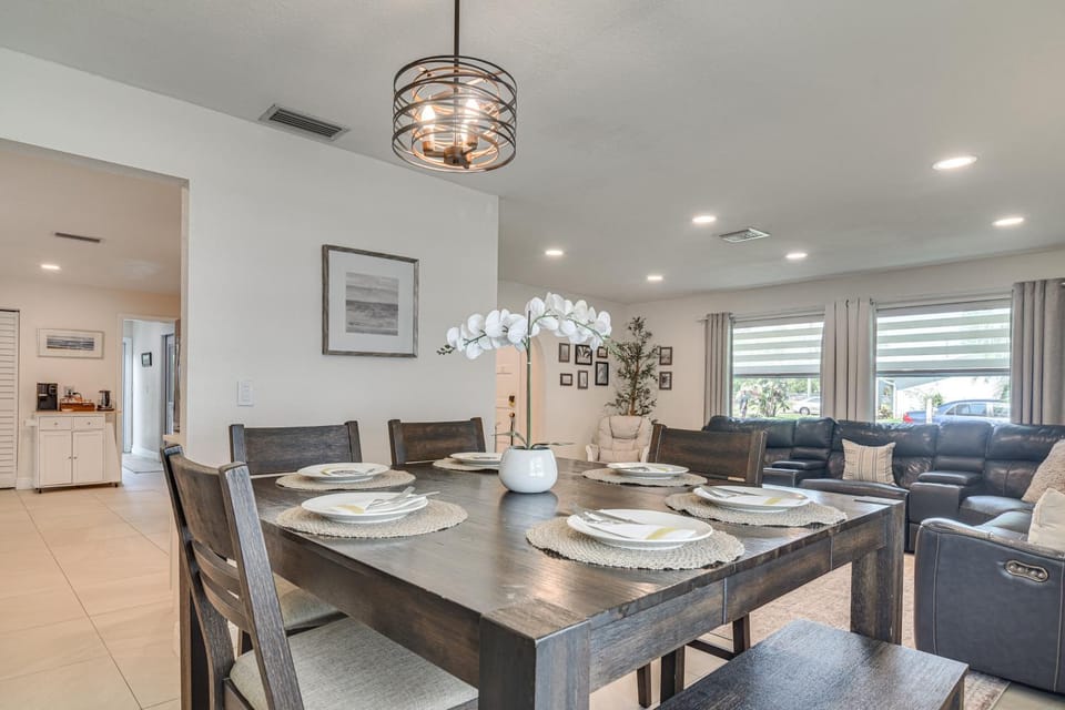 Newly Listed Home! 3 Mi to Beach w/ Fire Pit House in Seminole