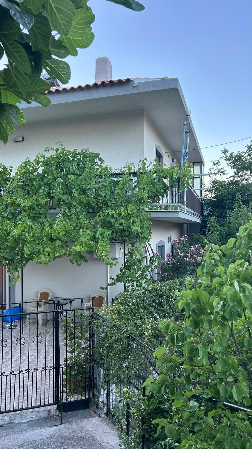 Property building, Balcony/Terrace, Garden view