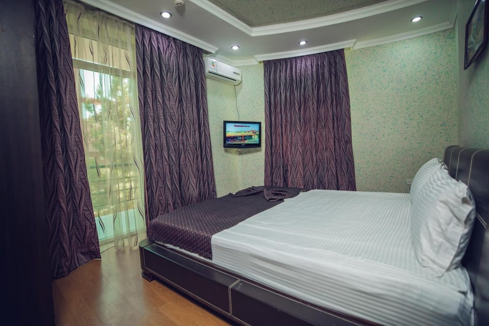Bed, TV and multimedia, Photo of the whole room, Bedroom, air conditioner
