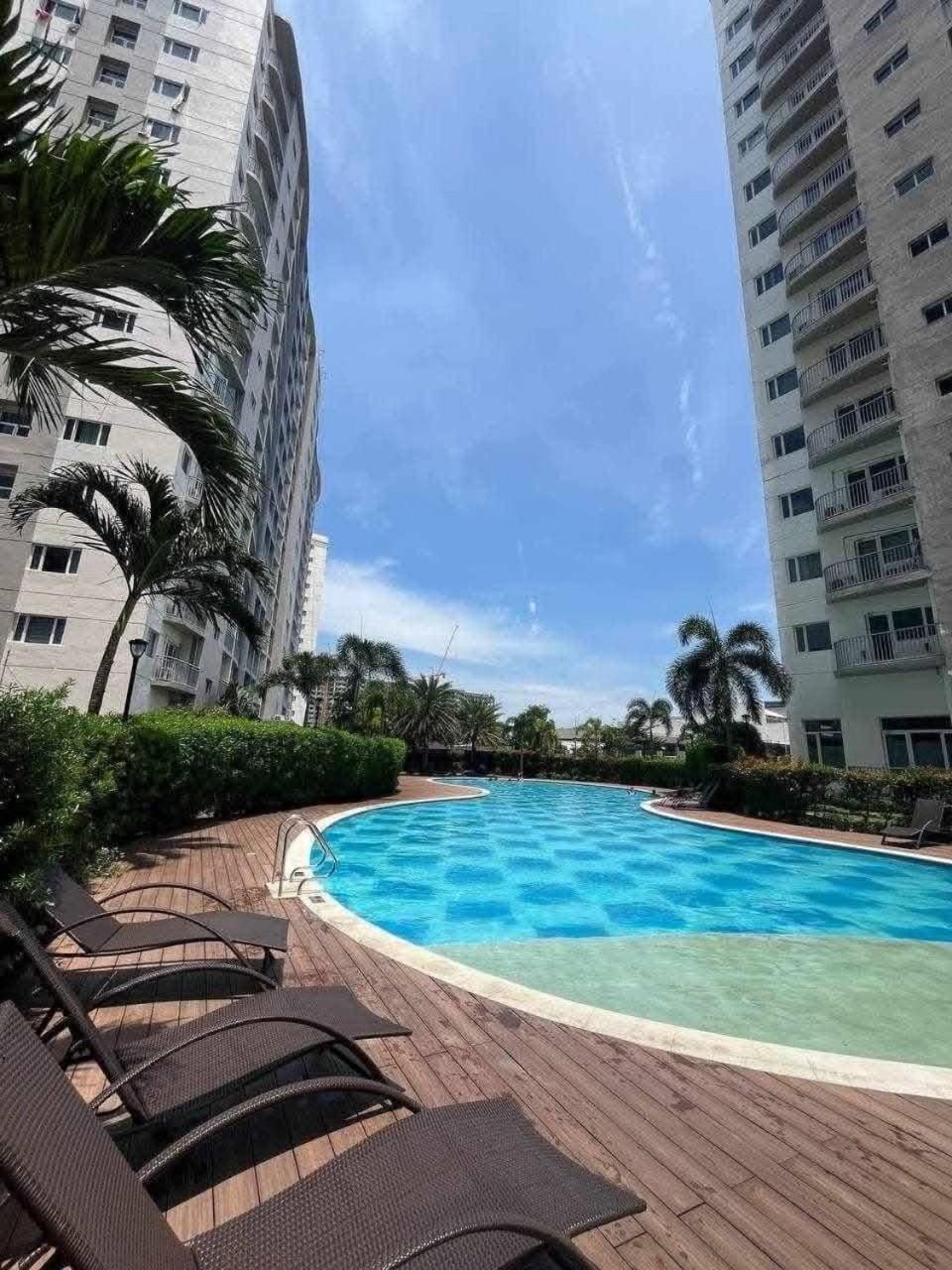 2br family suite amenity view sm southmall Apartment hotel in Las Pinas