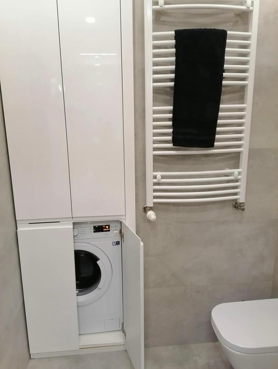 Bathroom, washing machine