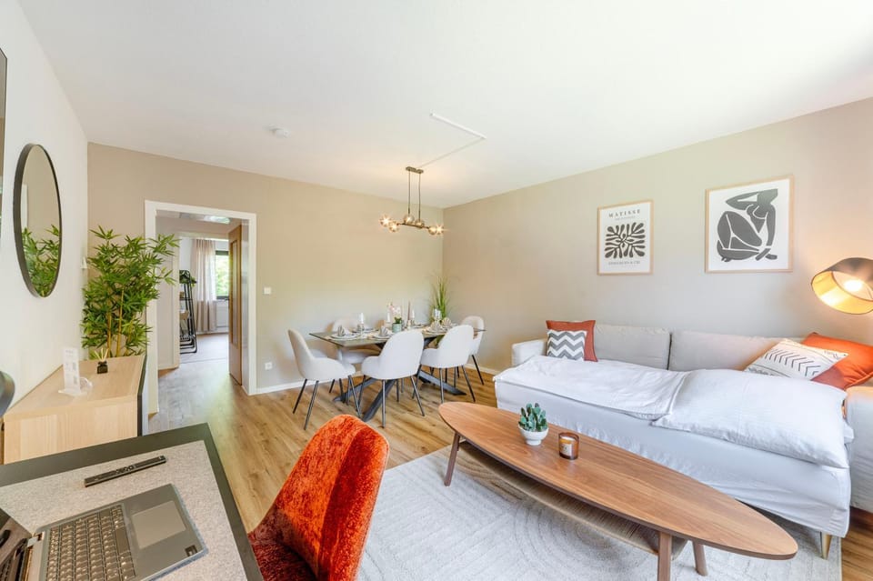 Living room, Seating area, Dining area