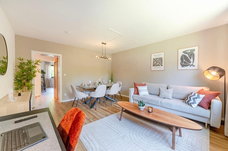 Living room, Dining area