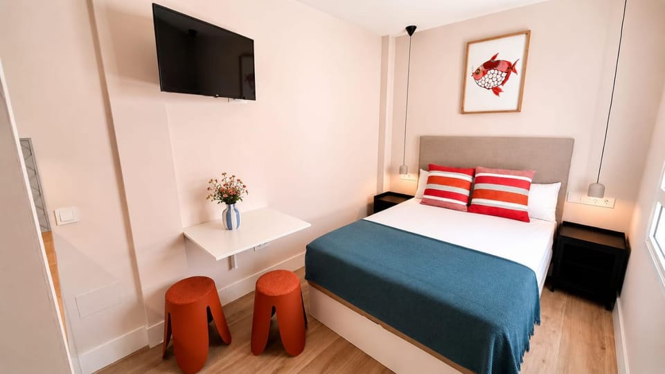 Bed, TV and multimedia, Photo of the whole room, Bedroom, internet, internet, air conditioner, air conditioner