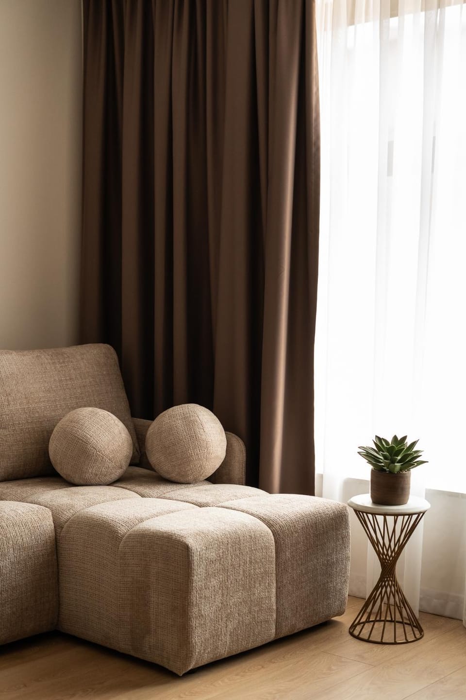 Bed, Living room, Photo of the whole room, Seating area