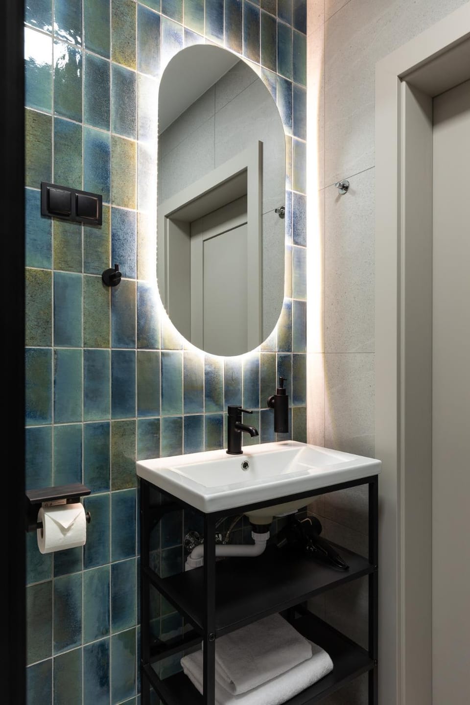Bathroom, towels
