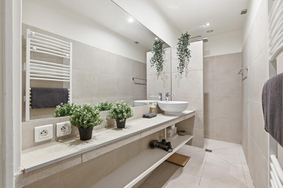 Sophisticated 1BR Near Opéra and Champs-Élysées Apartment in Paris