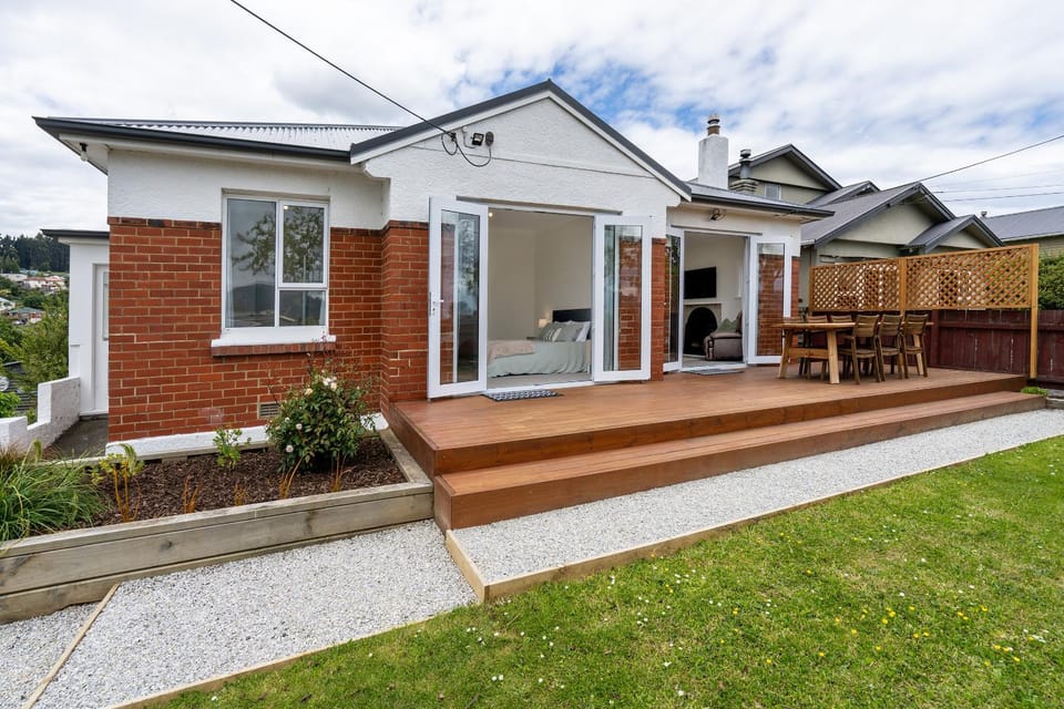 Property building, Patio, Day, Garden
