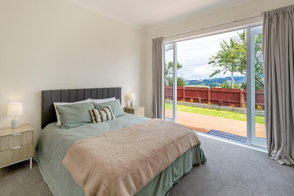 Bed, Day, Natural landscape, Bedroom, Mountain view