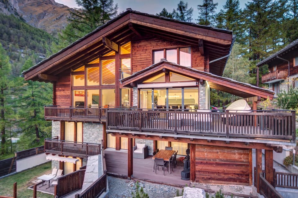 Property building, Patio, Spring, Day, Natural landscape, View (from property/room), Balcony/Terrace, Mountain view