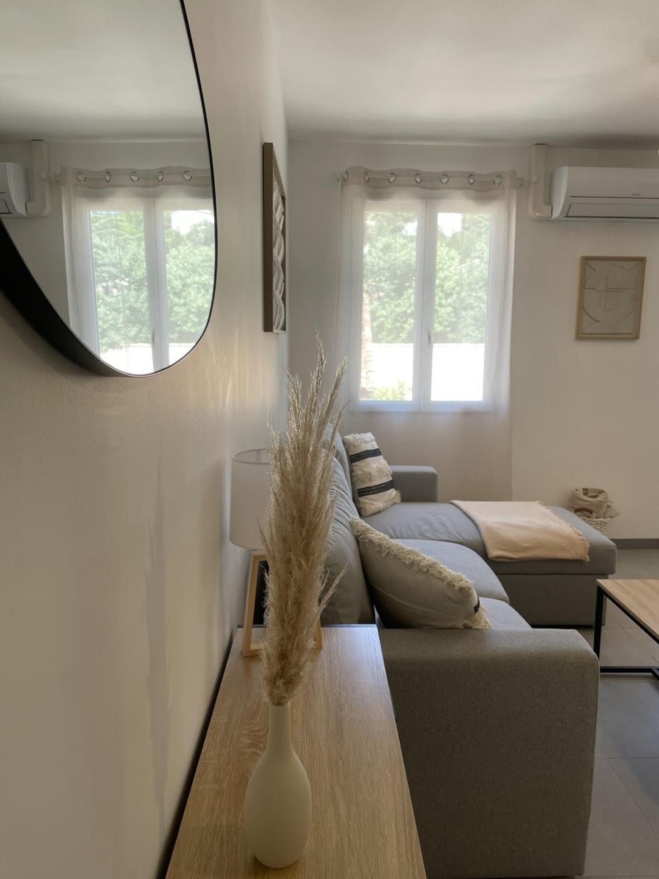 Living room, air conditioner