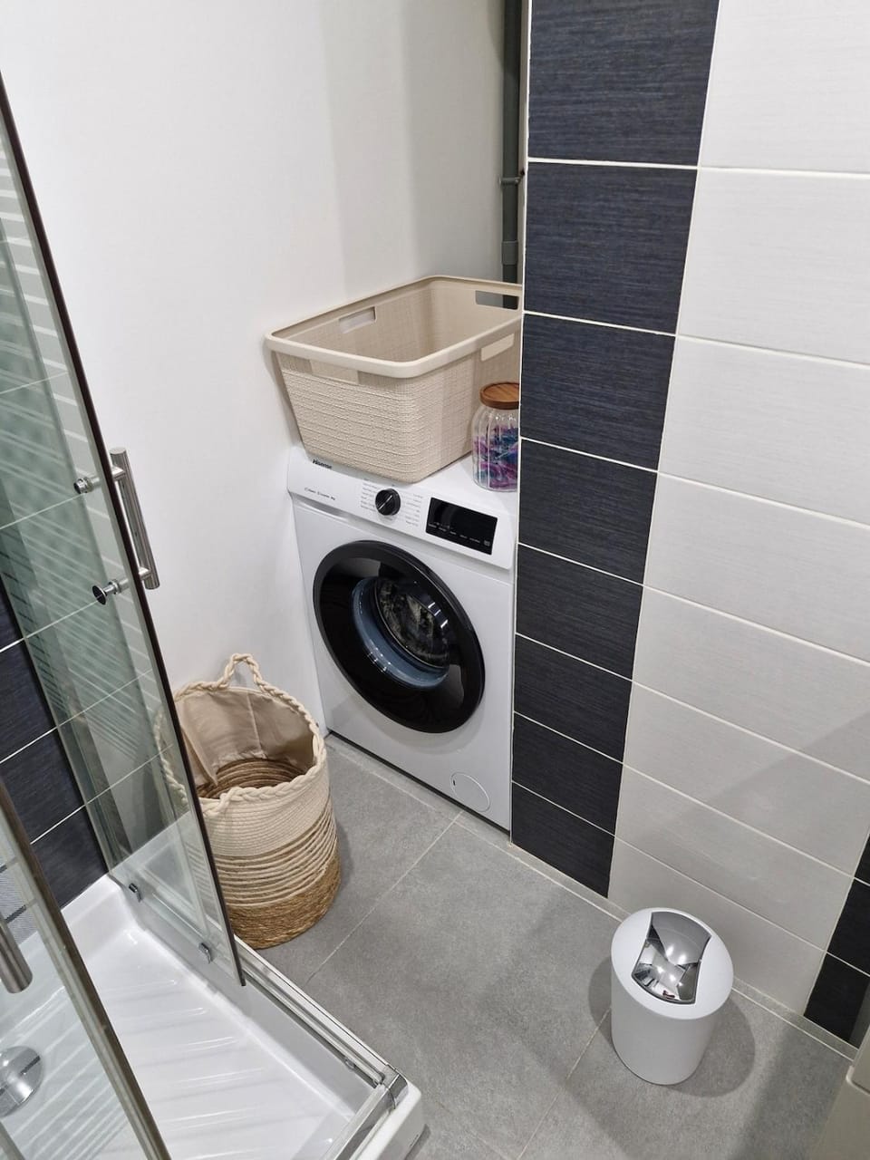Shower, Bathroom, washing machine