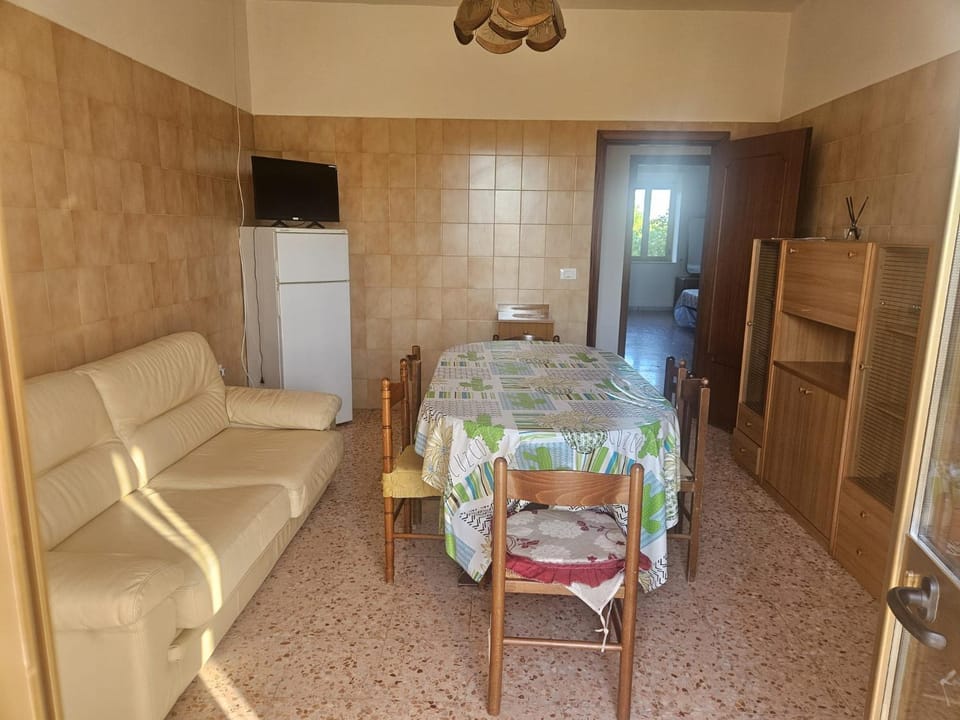 TV and multimedia, Kitchen or kitchenette, Living room, Dining area