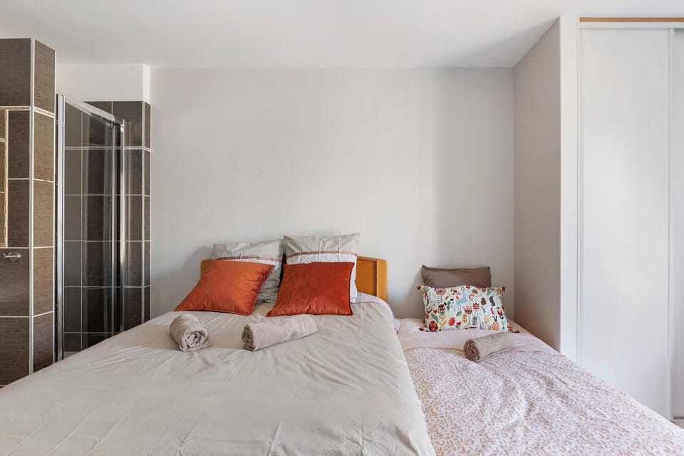 Living room, Bedroom