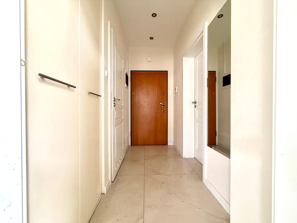 Facade/entrance, wardrobe