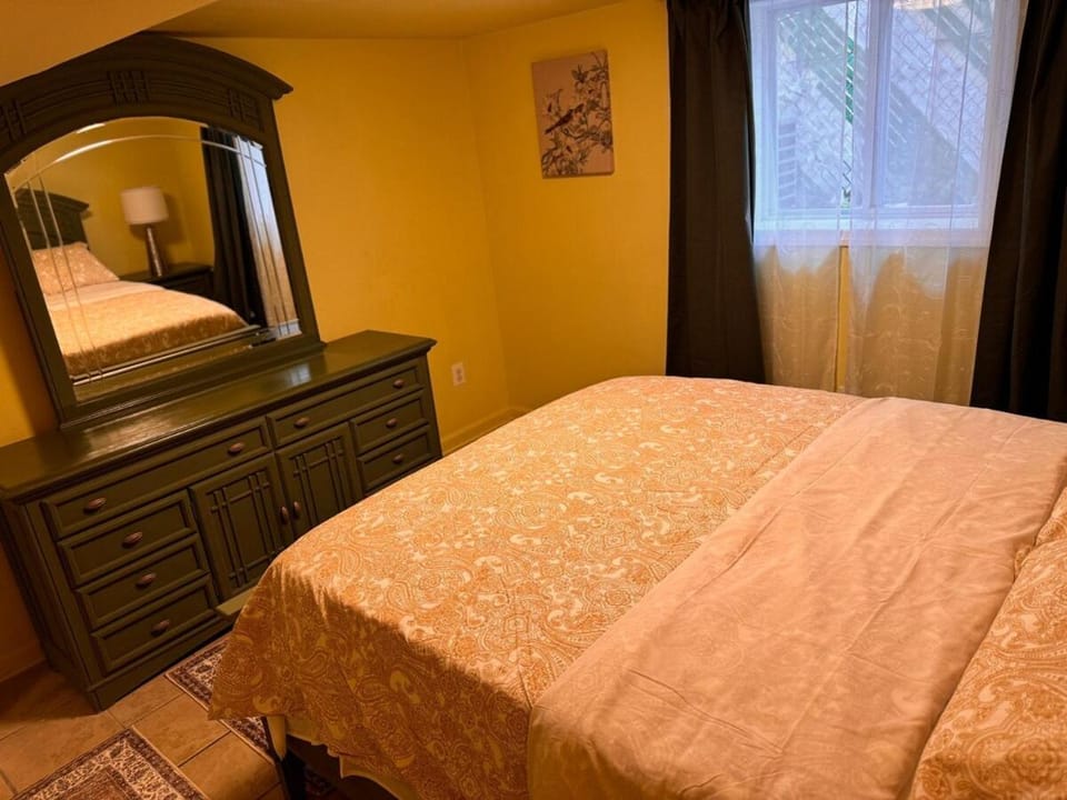 Entire high level basement apartment close to NYC Apartment in Bayonne