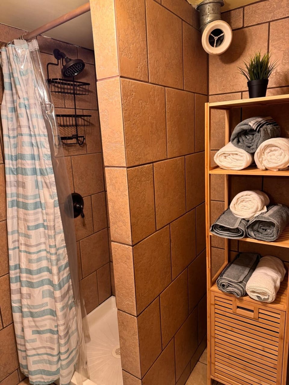 Entire high level basement apartment close to NYC Apartment in Bayonne