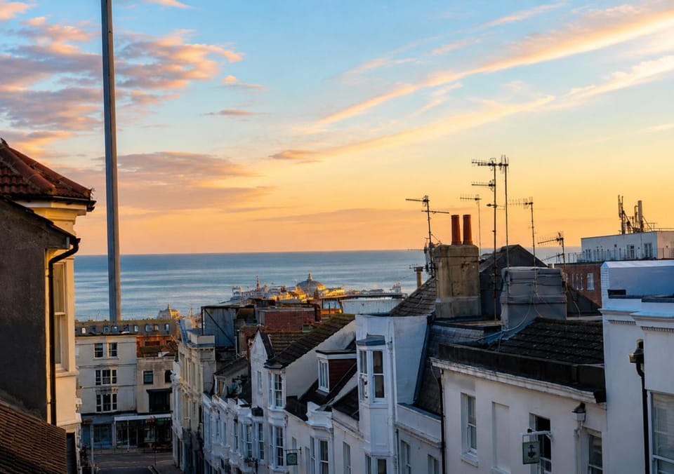 Charming Victorian one-bedroom flat in a prime location, just moments from the seafront, the i360, and the train station Apartment in Hove