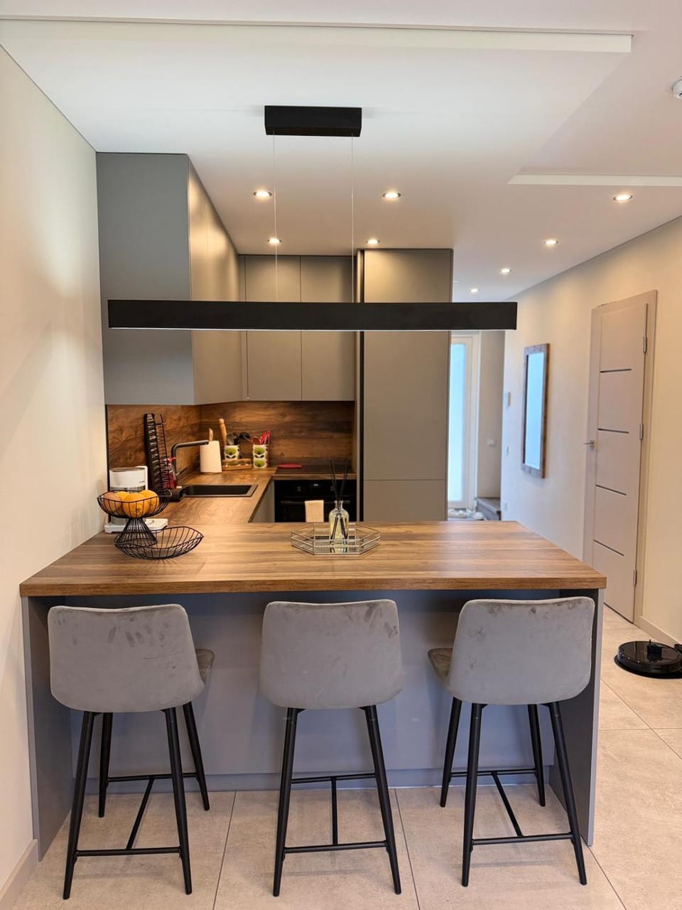 Kitchen or kitchenette, Dining area, oven