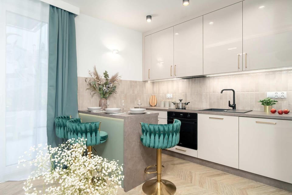 Coffee/tea facilities, Kitchen or kitchenette, Dining area, stove