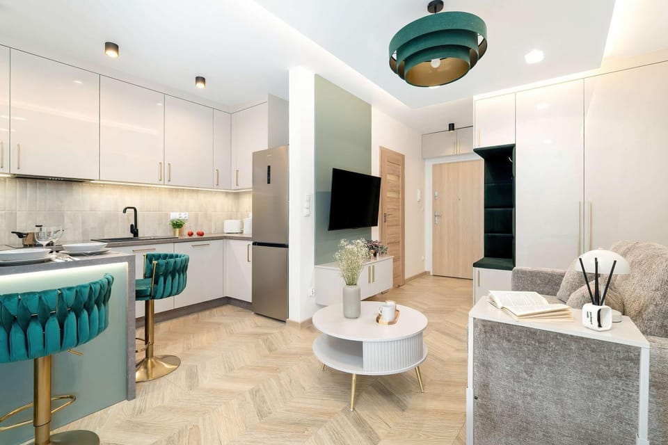 TV and multimedia, Kitchen or kitchenette, Dining area, oven, stove
