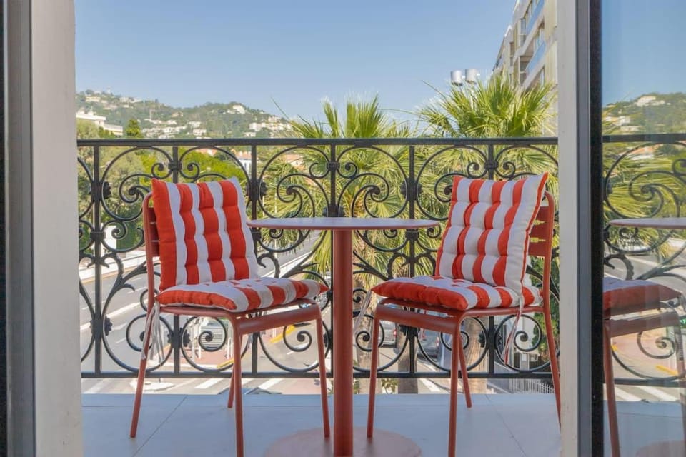 Elegant 2 Master Suites with Balcony Cannes Center Apartment in Cannes