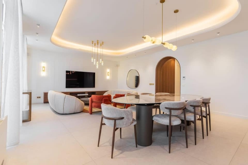 Elegant 2 Master Suites with Balcony Cannes Center Apartment in Cannes