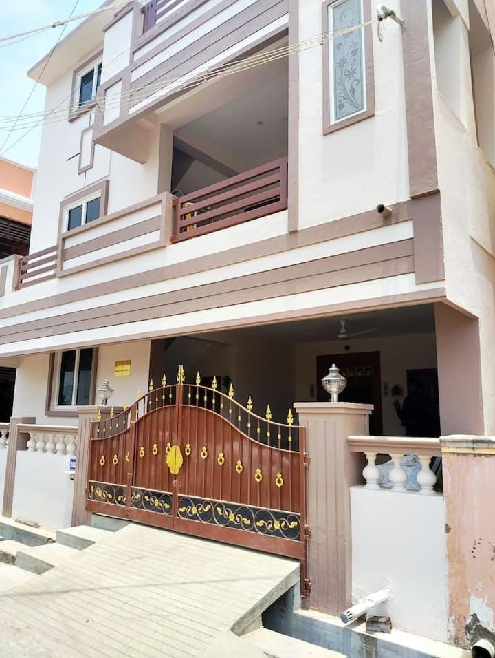 Very cosy Studio, Private Terrace, 2 km WhiteTown SHELA House in Puducherry