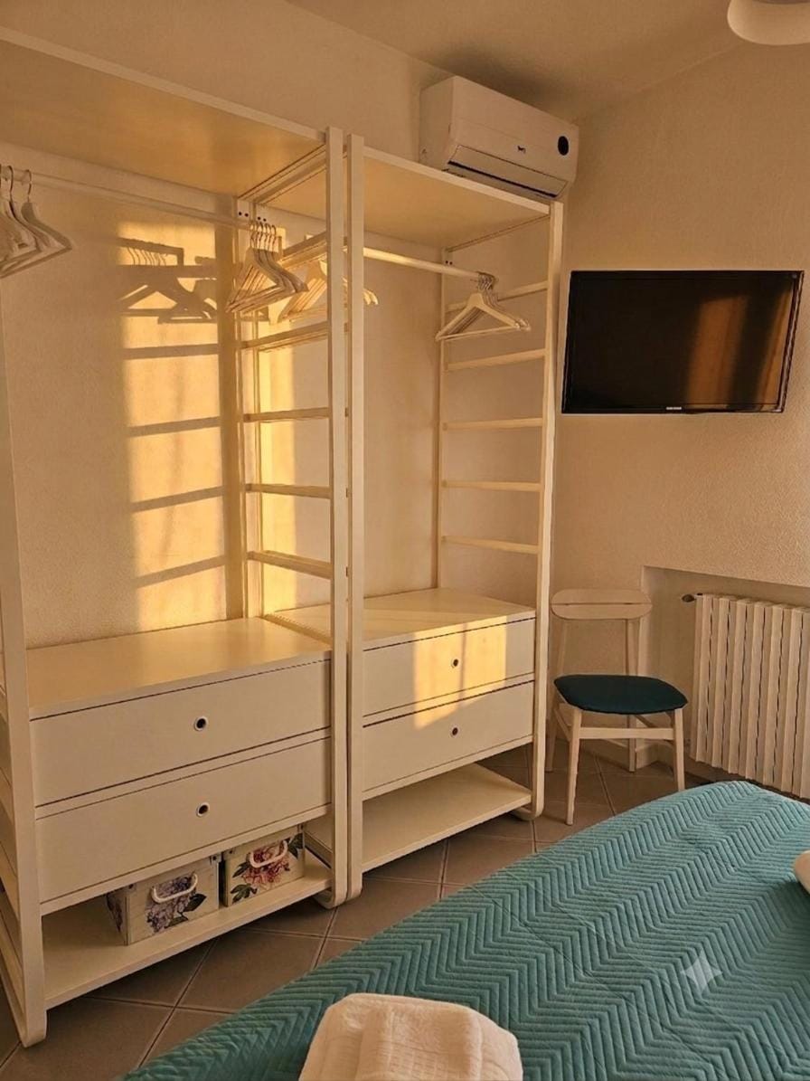 Bedroom, wardrobe
