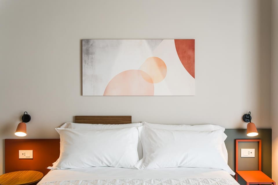 Photo of the whole room, Decorative detail, Bedroom