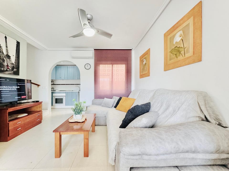 TV and multimedia, Living room, Seating area, air conditioner