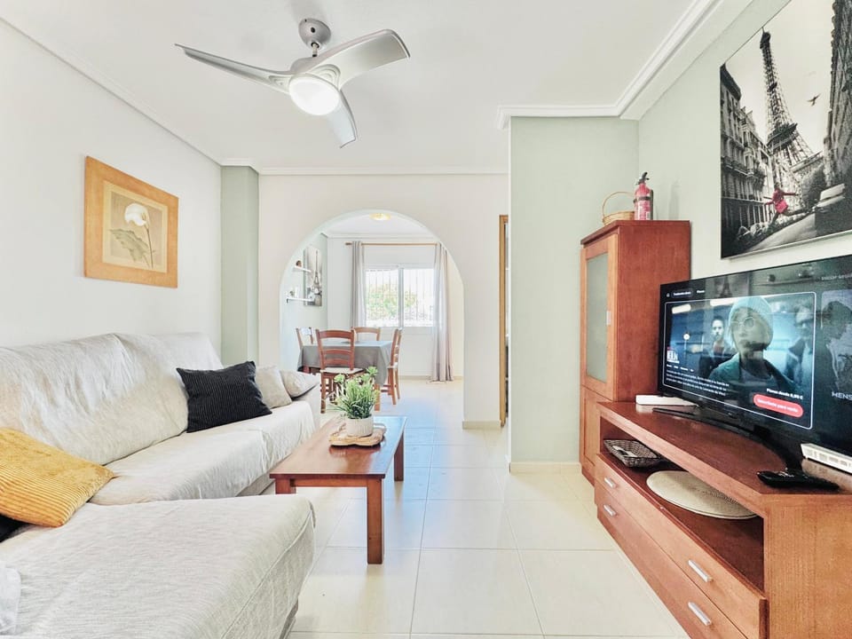 TV and multimedia, Living room, Seating area, air conditioner