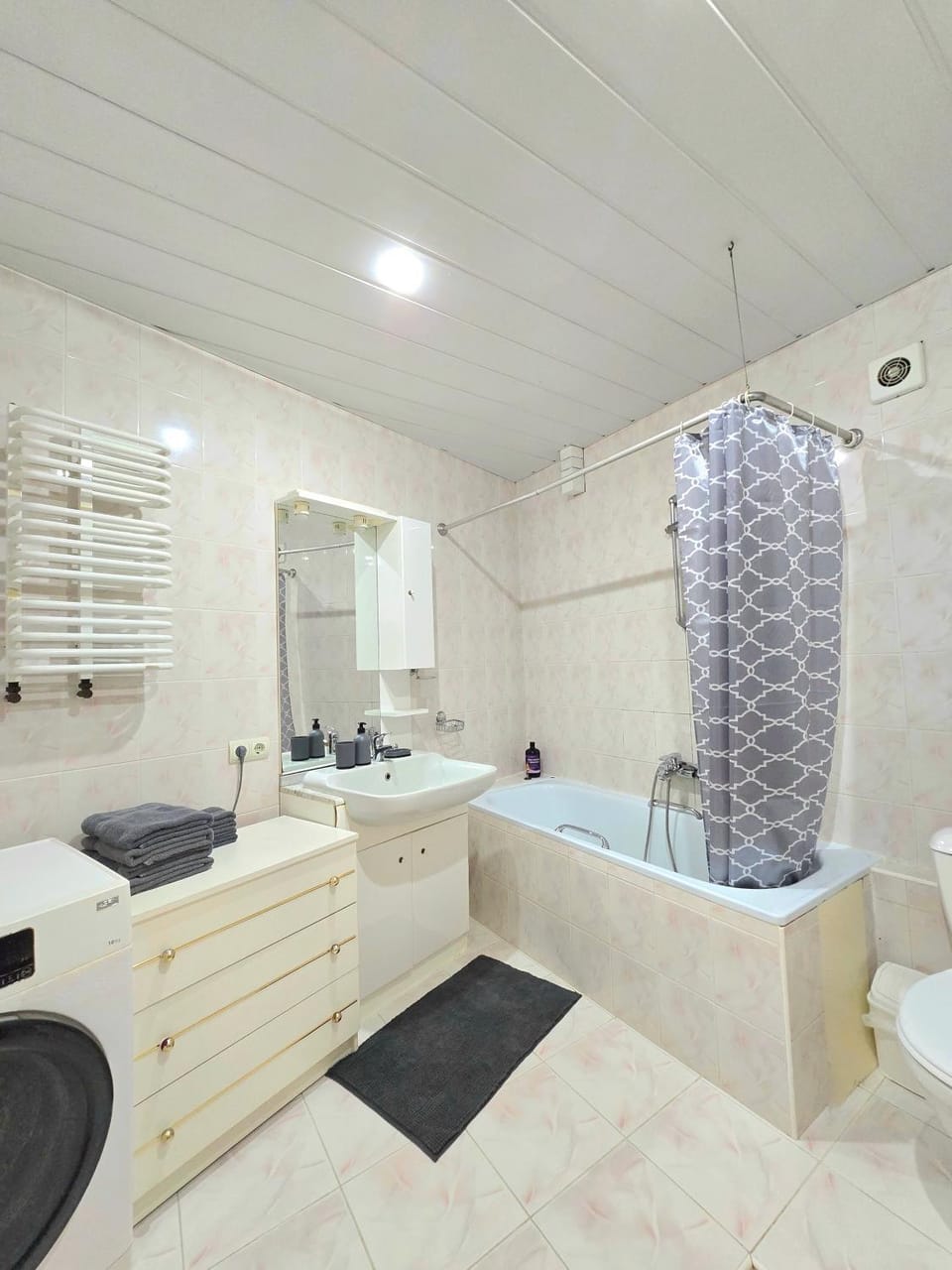 CENTRAL city 2 bedrooms apt Apartment in Chișinău