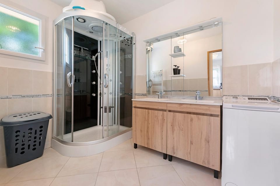 Bathroom, Living room