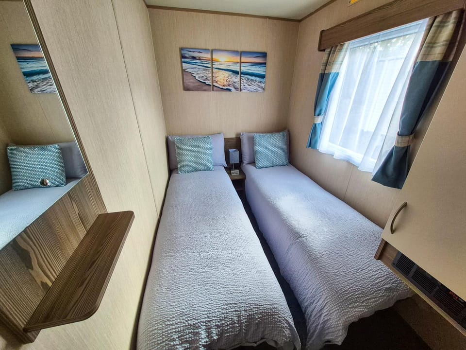 The Escape - 706 - Stunning 6 Berth Caravan At Cherry Tree Holiday Park In Norfolk Campground/ 
RV Resort in Broadland District