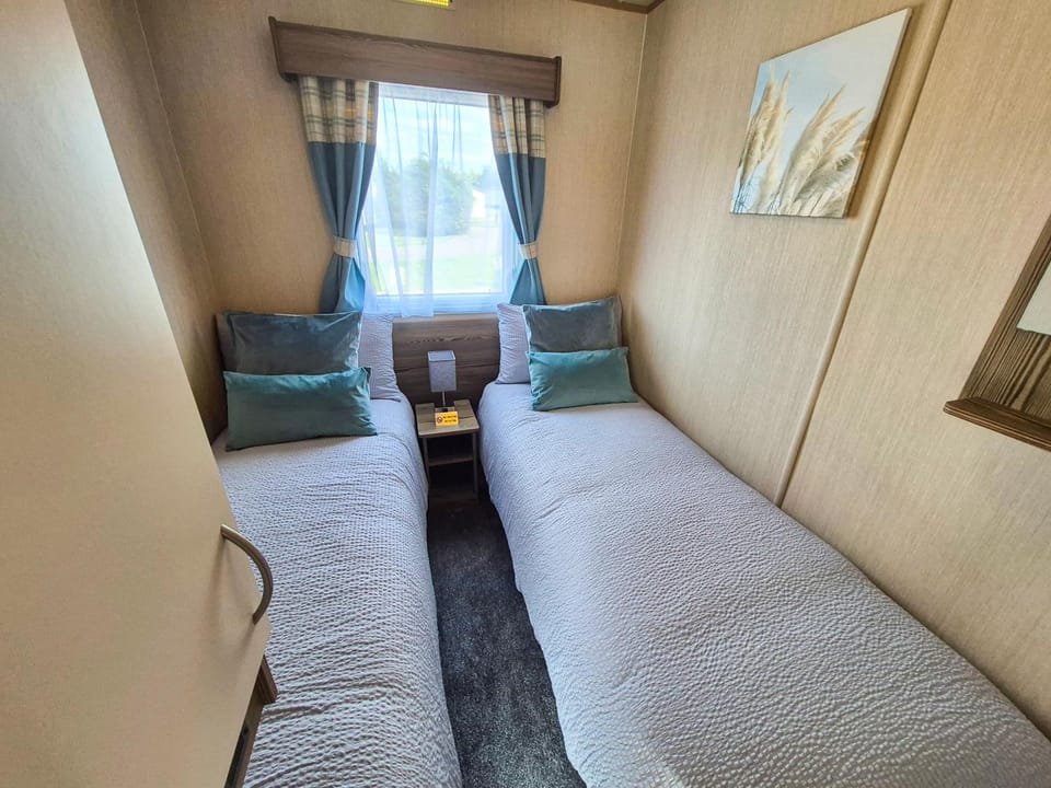 The Escape - 706 - Stunning 6 Berth Caravan At Cherry Tree Holiday Park In Norfolk Campground/ 
RV Resort in Broadland District