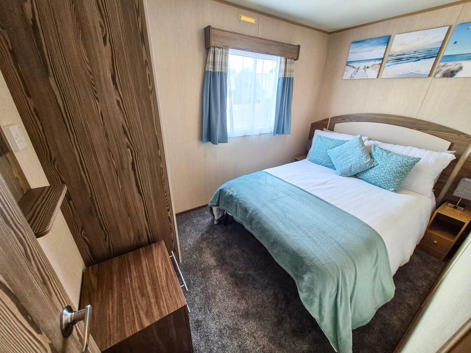 Bedroom, wardrobe