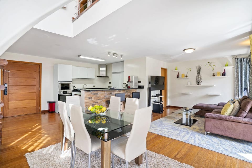 Kitchen or kitchenette, Living room, Seating area, Dining area, minibar, oven, pet friendly, stove
