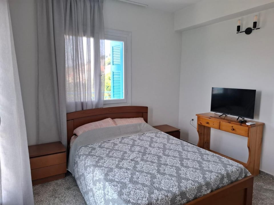 Bed, TV and multimedia