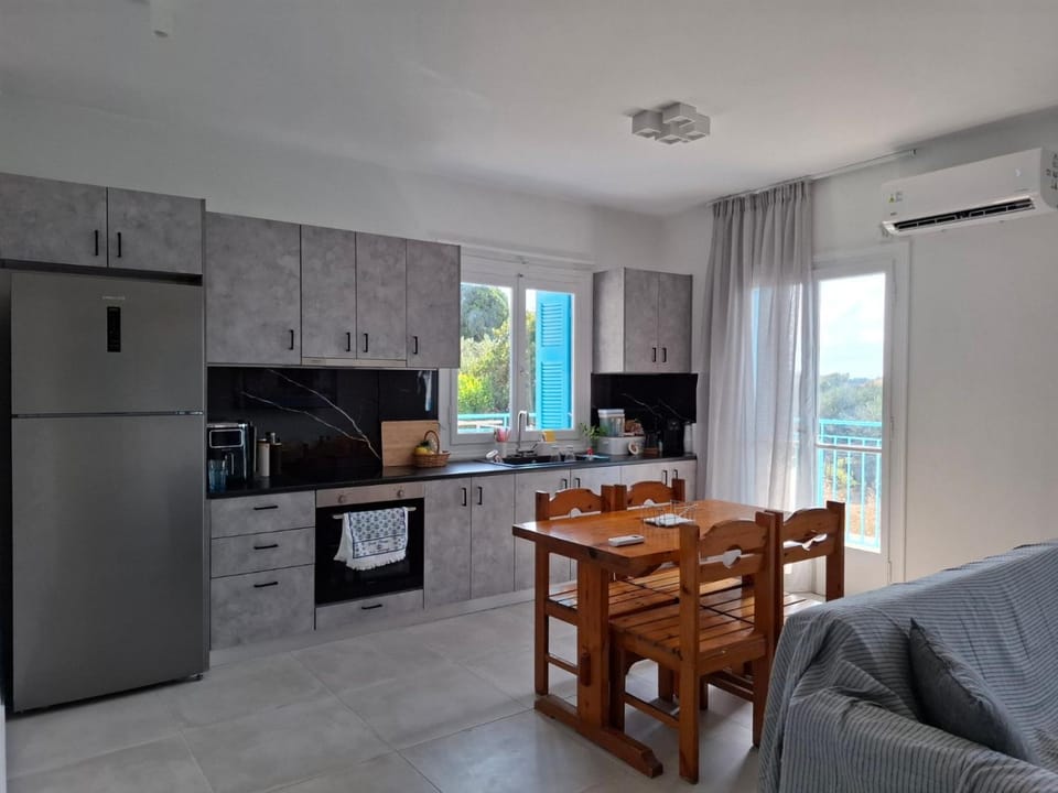 Dining area, kitchen