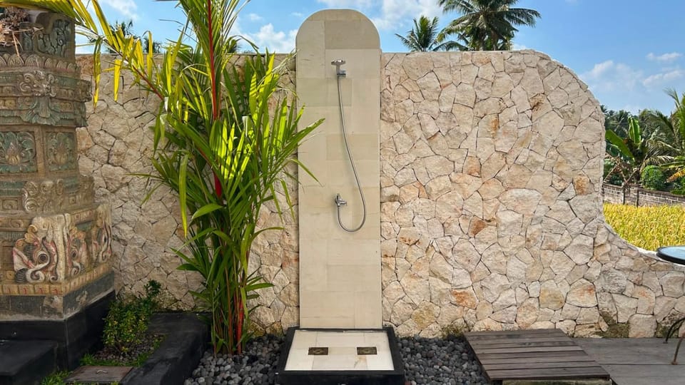Shower, Swimming pool, Sports